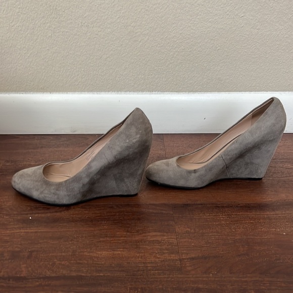Vía Spiga Gray Suede Heels - Picture 7 of 7